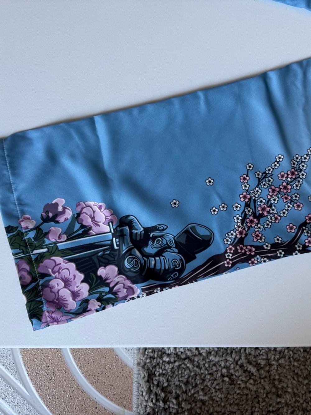 SHEIN Blue Wide-Leg Pants with Floral & Knight Print - Picture 5 of 8